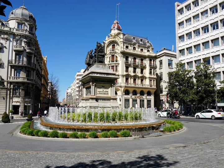 Plaza Isabel La Católica Granada